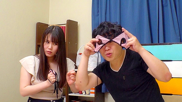 パンティーの落し物を取りに来た上階に住む団地妻 まさかこんなエロい下着を付けてるなんて！？想像でギン勃ちしたデカチンを見せたらヤレタ！旦那不在の昼下がりに孕ませ覚悟の濃厚中出し