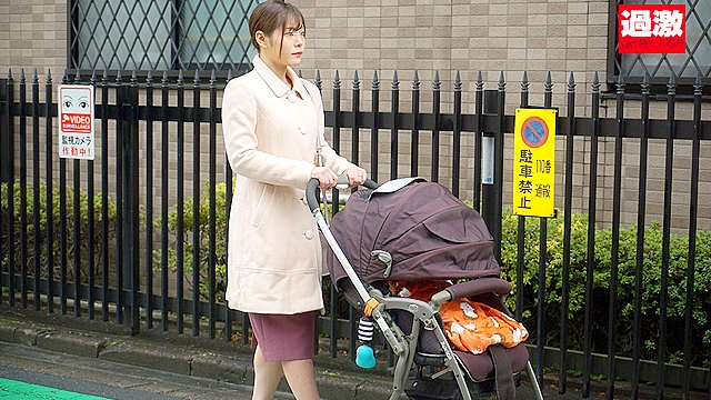 産後処女を奪われ一度イッたら長時間アクメで痙攣が止まらないイキッぱなしベビーカー妻12 子どもを忘れてイキ壊れる巨乳妻