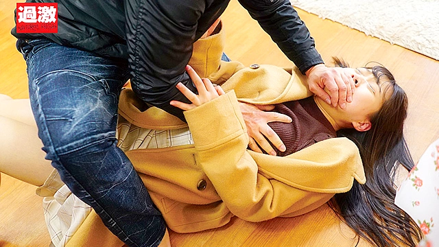 中出し寸前に抵抗して抜けたチ○ポを何度もぶち込まれイキ狂いだす女の腰を押さえつけ逃がさない鷲掴み膣奥射精2