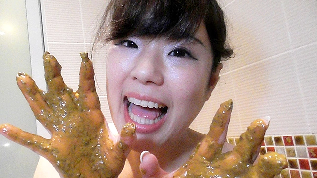 変態スカトロ女子旅 「貴方の家のトイレ貸してください」「えッ？！」「便器は君だよ」