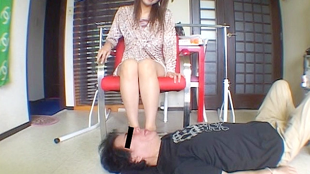 エロくてSなメンズマッサージ嬢の絶妙なナマ足責めにメロメロ