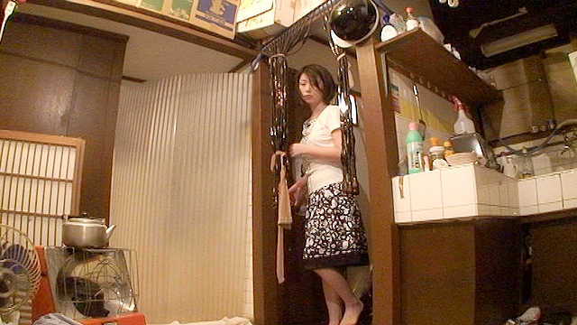 覗き！和式便所100連発！！！！！！！！ かすかな女の吐息と恥ずかしい音を聞いてみませんか？