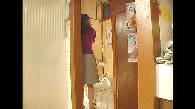 覗き！和式便所100連発！！！！！！！！ かすかな女の吐息と恥ずかしい音を聞いてみませんか？