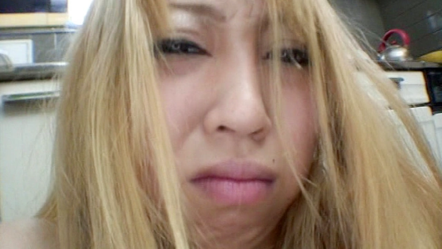 夫に売られた妻たち3 金髪ギャル妻C子