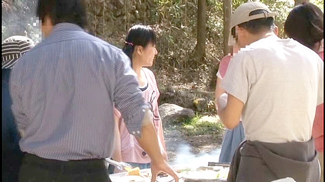 ドラム缶風呂にスクール水着で入る姪っ子の湯上がりパイパンを見て我慢できずに野外セックス