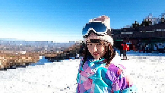 ゲレンデが溶けるほど素人娘とSEXしたい！スキー場で見つけた激カワ女子をナンパして激ピストンで揺れまくりカーSEX