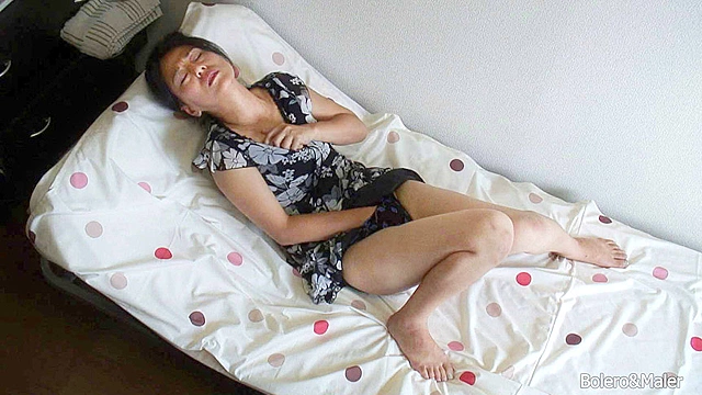 お金に困って応募の主婦とド素人男に好きな様にやらせて撮ってみた。