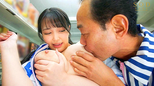 際どいグラビアアイドルをしてた経歴を内定先にバラすと脅されて、大嫌いな店長のいいなりに… 恋渕ももな