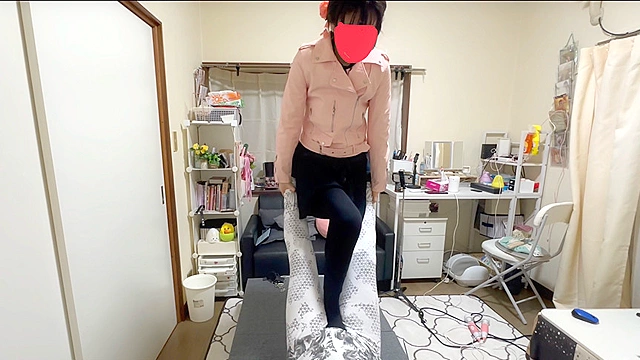 初登場の超逸材！スレンダーS女Ainaちゃんのベッド拘束電気アンマ地獄！