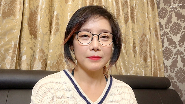 韓国で見つけた見た目から従順そうな彼女は、どこまでヤラれても無垢な希少種！服を脱がされても信じて疑わない！電マでトロンとさせればチ○ポもしゃぶる！
