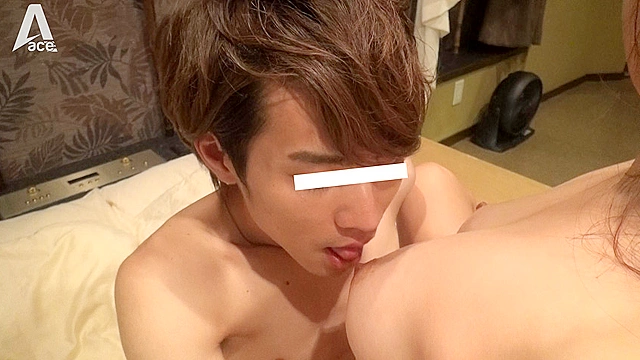 可愛い系イケメンの蓮が痴女エステティシャンに本気のセックス！