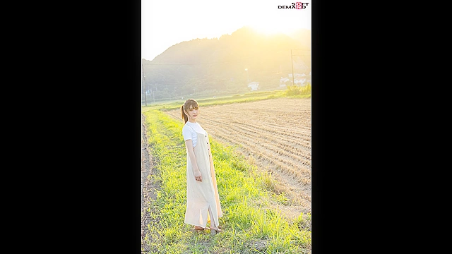 20年間北国育ち─ 無垢な天然もち肌ガールがAVアイドルを夢見て、ひとり東京にやってきた。AV初出演！ 春日えな（仮）20歳