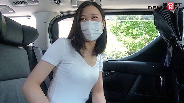 歌いたいし精子は飲みたいです 真剣に恋愛ソング歌うニコニコ笑顔のザーメンごく飲み女子。東京都 ■■駅南口 人材派遣会社OL兼シンガーソングライターごっくん大好き夏花さん（仮名・20歳）仕事のすきま時間に1週間密着AVデビュー