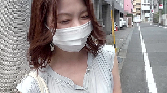 街行く女性16人！スマホに入っている一番エロい動画を見せて下さい