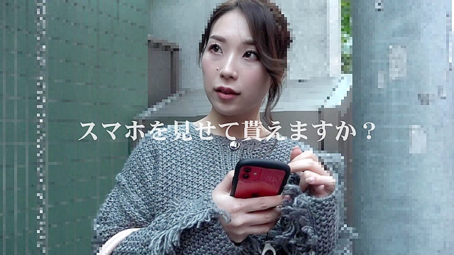 街行く女性16人！スマホに入っている一番エロい動画を見せて下さい