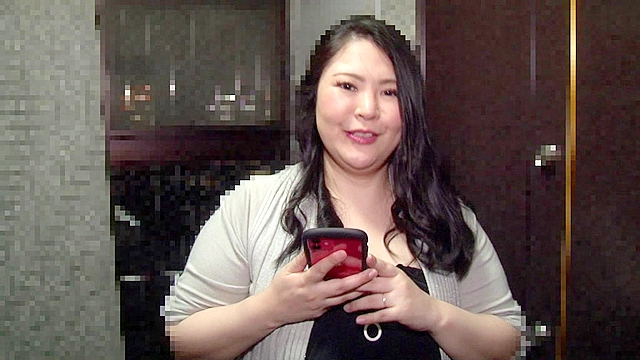 街行く女性16人！スマホに入っている一番エロい動画を見せて下さい