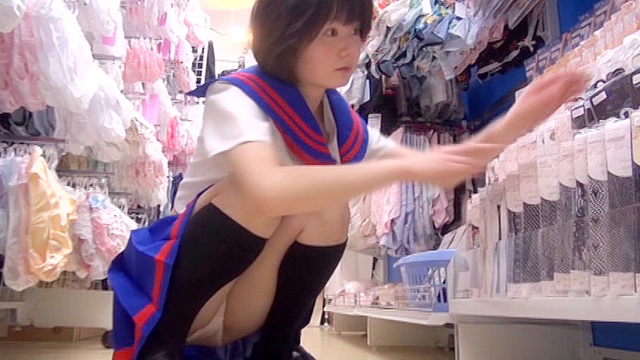 実録！コスプレショップ裏バイト！美少女コスプレイヤーパンモロ