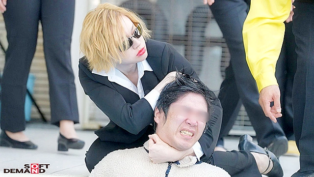 ドキュメント ボディガード（ヌキあり）に守られしゼツリン大富豪