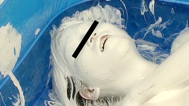 White Painting001