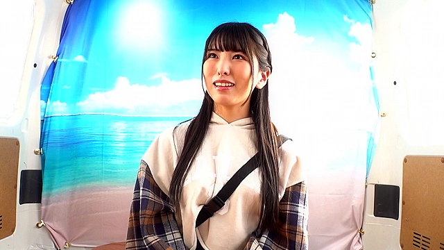 それなーっ！こっそり媚薬で勝手に性欲覚醒 夏休みパリピJDがビキニで挑戦するヌルッヌルオイルマッサージ！いやだ勃起しちゃう…凸ったビーチク＆クリトリスを激震電マで執拗に愛撫、ガニ股失禁イキ潮ブッシャーッ！～えま編～