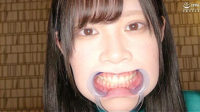新人モデル エマちゃんの歯・口内・舌ベロを観察してみた