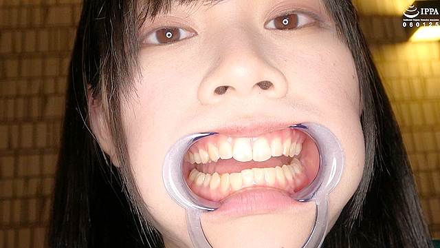 新人モデル エマちゃんの歯・口内・舌ベロを観察してみた