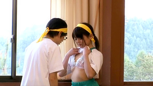 「自分のエロさに気付いていない無意識な誘惑 （大きな胸/パンチラ/密着）で運動会中の保護者を勃起させてしまった美人ママはヤられても拒めない」VOL.1