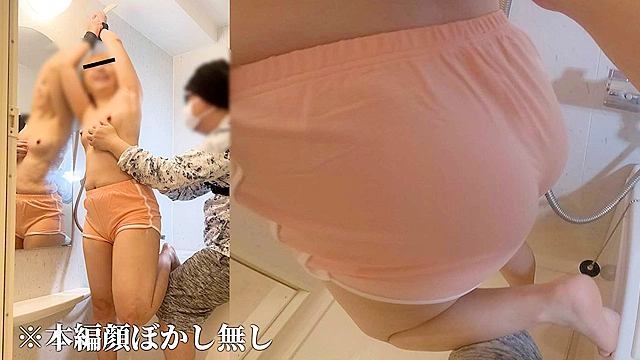大暴れギャルとお風呂場プライベートくすぐり