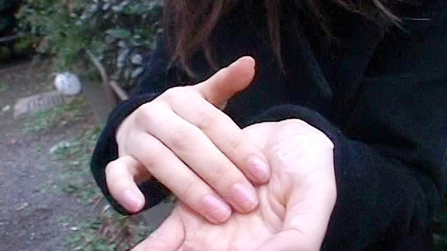 お姉さんちょっとだけ目隠ししてくれませんか？その間に○撮して、イタズラして精子ぶっかけちゃいました。