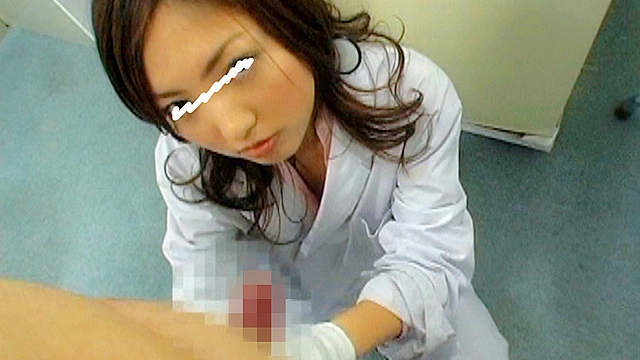 イタズラビッチ娘による屈辱的ち○ぽイジリ