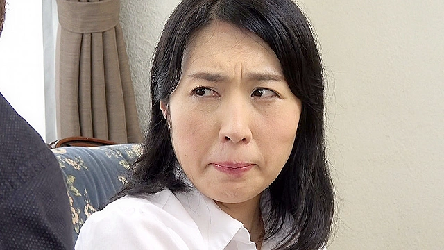 昭和猥褻官能ドラマ昔スカートめくりされて大嫌いだった同級生に種付けされた妊活中の人妻体が麻痺した夫の薬代のためにお尻の穴まで捧げた五十路妻