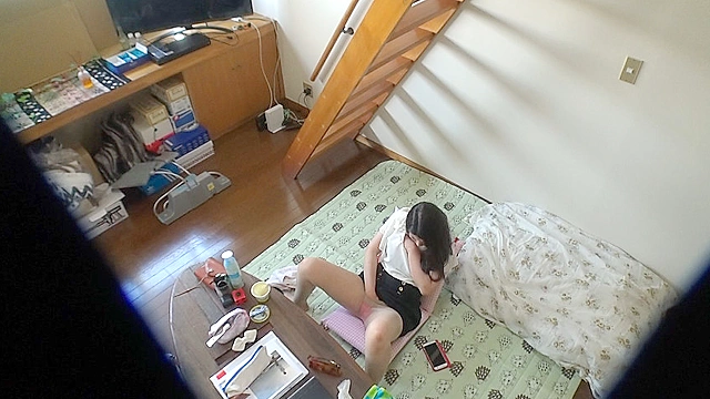 女性専用 シェアハウス隠し撮りオナニー3