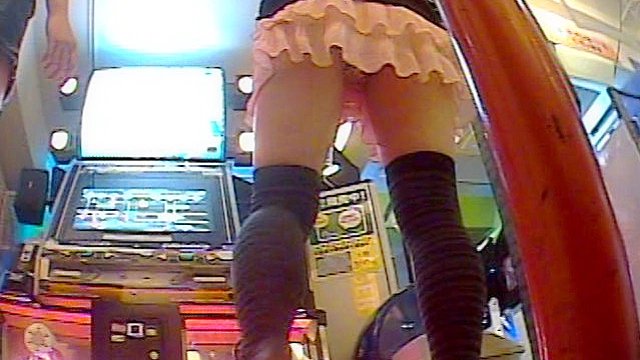 ダンスゲームdeハッスルパンチラ！若いおなごのプルプルパンティ Vol.3
