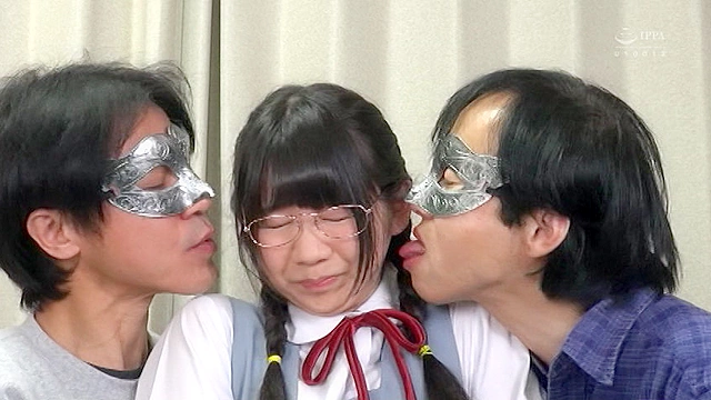 少女のお顔をベロベロ舐めたい 白井ゆずか（22） 嫌がる女へ濃厚接吻90分以上