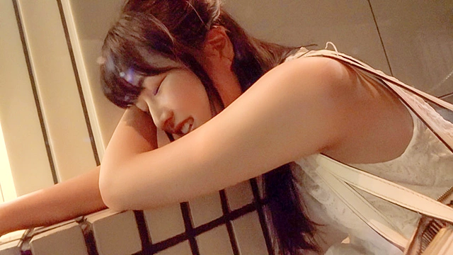 ノーガード無毛恥丘を鬼ピスファック！！ロ○！キャバ嬢！しかも人妻！？酩酊状態の乳首舐め騎乗位でイキ乱れる快楽の探求者！！精子催促するパイパン名器にがっつり中出し！！