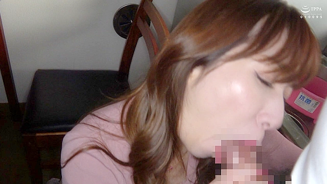 団地妻 密着汗だく汁まみれ 熟女を性獣にするハメ撮りセックス。潮吹き、愛液、連続絶頂に野獣アクメ 昼下がりの淫行