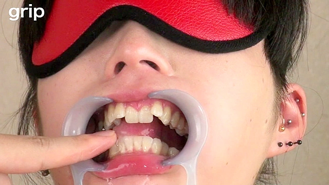口腔フィスト！！ 鼻フック唾コスメ つるのゆう