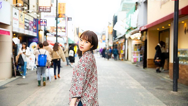 今話題の現役W大文学部在籍中のショートカット美人 渡辺まお（19） デビューDVD