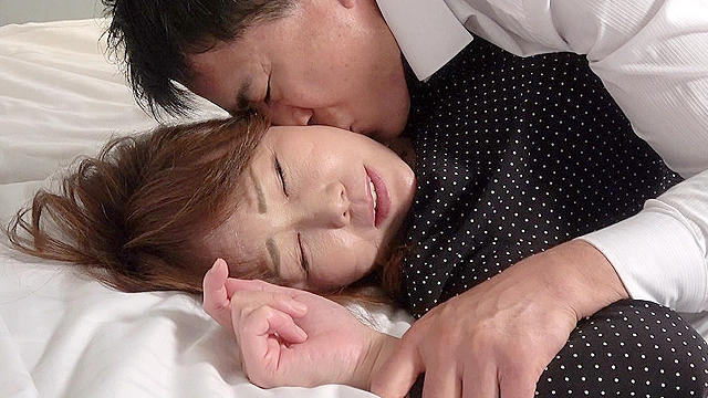 同窓会で色っぽい熟女になった 同級生と再会した夜…「一次会で会った時からこの熟れたワレメに入れてみたかったんだ」