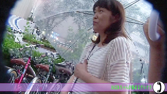 乳首がピンクなスケベおばあちゃんが集まる某テレクラは生中●し天国だった