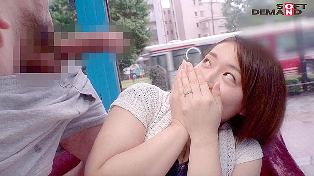 マジックミラー号 あなたより欲求不満でお悩みのママ友を紹介してください 発情した人妻が久々の勃起チ○ポに触れて淫乱大開放！4P ゴックン ぶっかけ 中出し乱交SEX