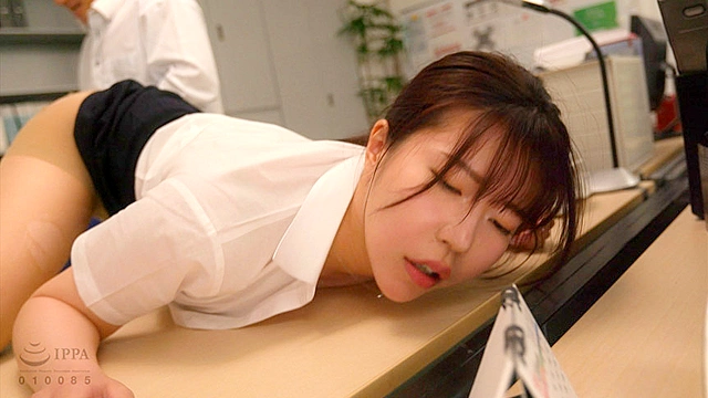 ブラック企業で働く美人巨乳OL●制わ●せつ