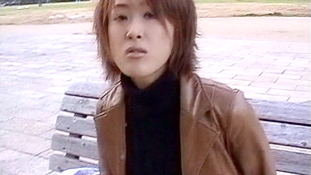 熟女野外露出3 美人教師