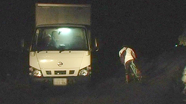 性欲処理現場～トラック野郎と傷心青年の慰め合い～