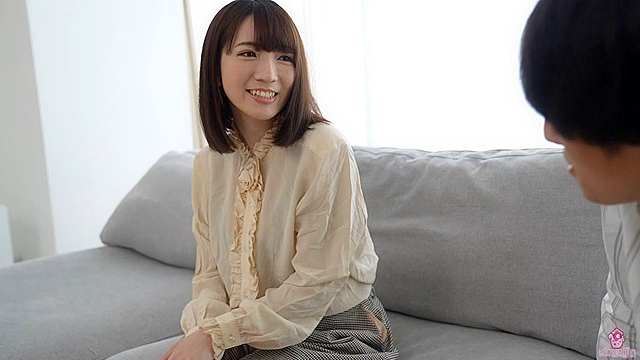 小花のんがエロエロ黒ストッキングで素股＆脚コキ