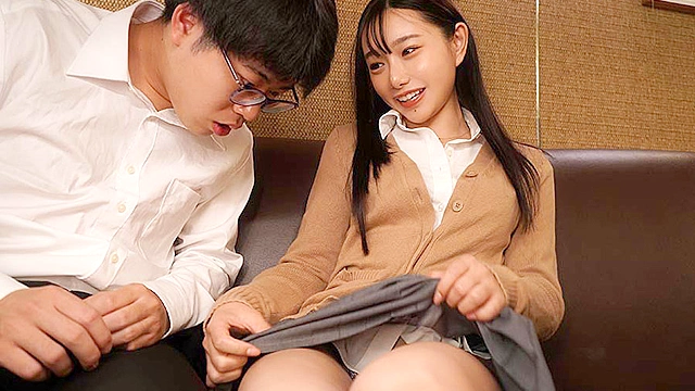 「ねぇ、私が筆おろしシてアげるって言ったら…どうする？」三葉ちはる