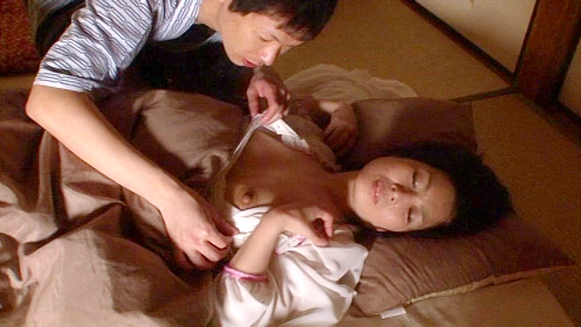 ちょっとワケ有りなお宿のおかみさんを夜○い 18発8時間DX