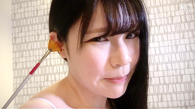 スク水美女を超くすぐったい筆でくすぐり地獄の刑に！