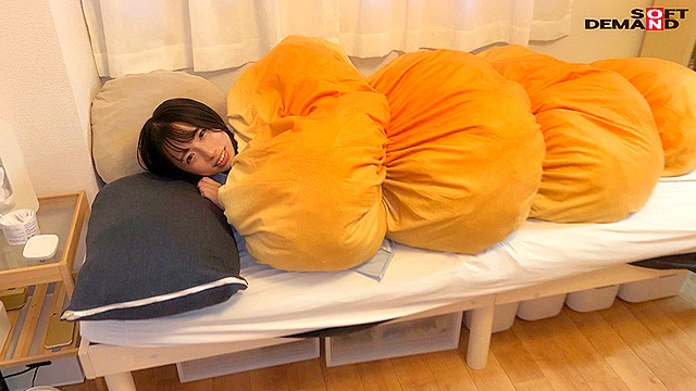 【初撮り】AVに出なそうなパン職人 シャイな小動物系ロ○フェイス Cカップスレンダーボディに乗っかった突起乳首がソソる お尻を触られるのが好きでマッサージプレイされてみたい きらり・23歳