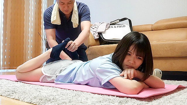 ●された陸上部の巨乳女子大生～ハミ出た尻肉に指導を忘れ勃起するコーチの義父・戸惑いながらもマ●コを濡らす娘